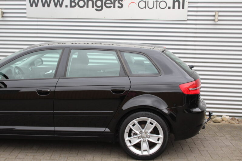 AUDI A3 1.6 Ambition 5drs volledig