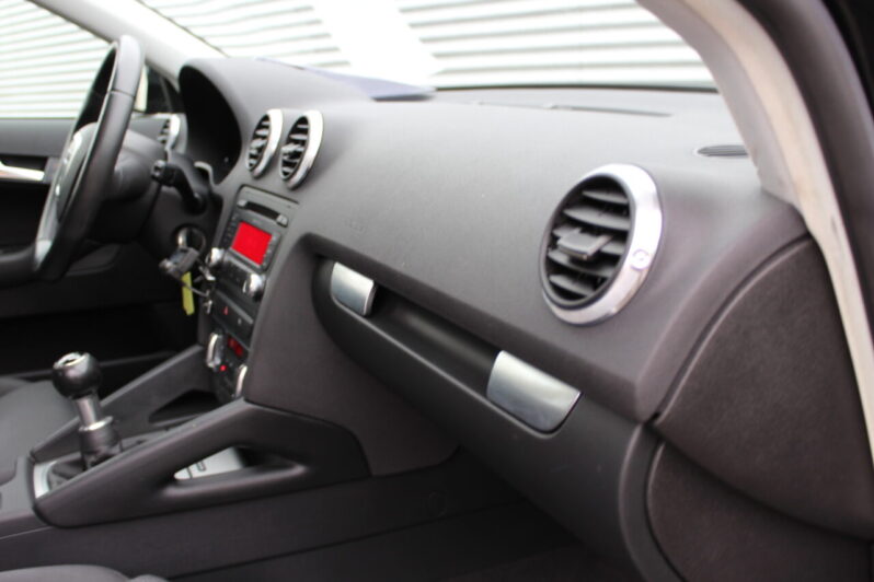 AUDI A3 1.6 Ambition 5drs volledig