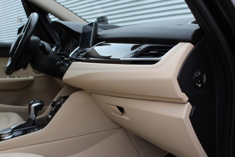 BMW 218i Gran Tourer Luxury Line Automaat volledig