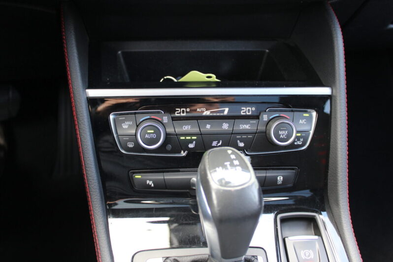 BMW  220i Active Tourer Sport-Line Automaat volledig