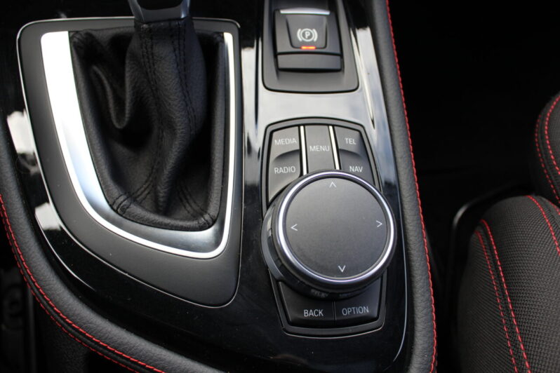 BMW  220i Active Tourer Sport-Line Automaat volledig