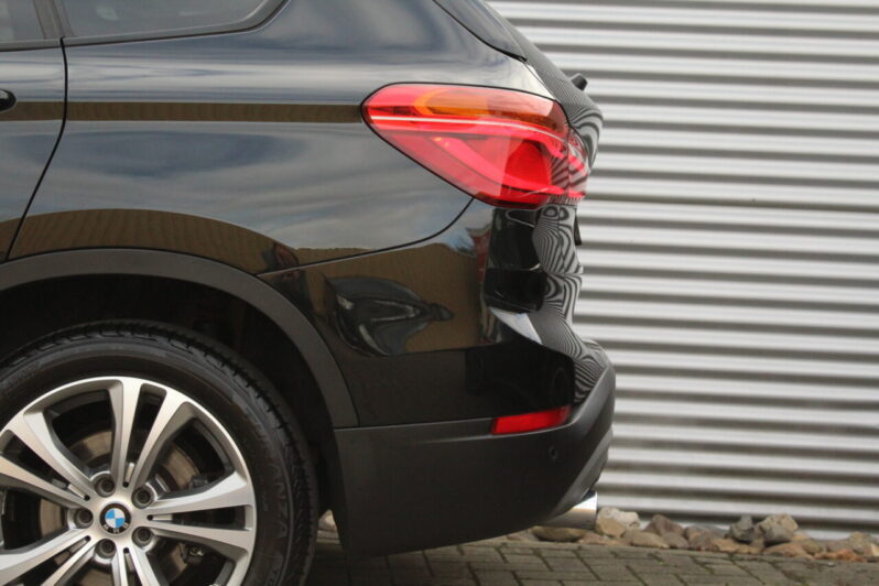 BMW X1 xDrive 20i Sport Line Automaat volledig