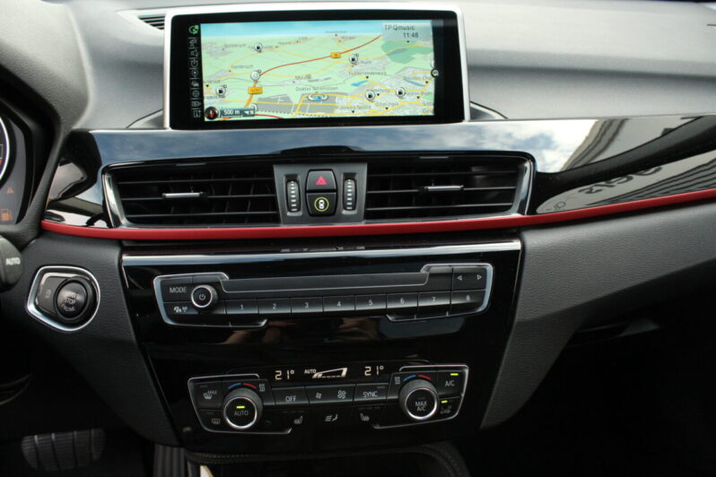 BMW X1 xDrive 20i Sport Line Automaat volledig