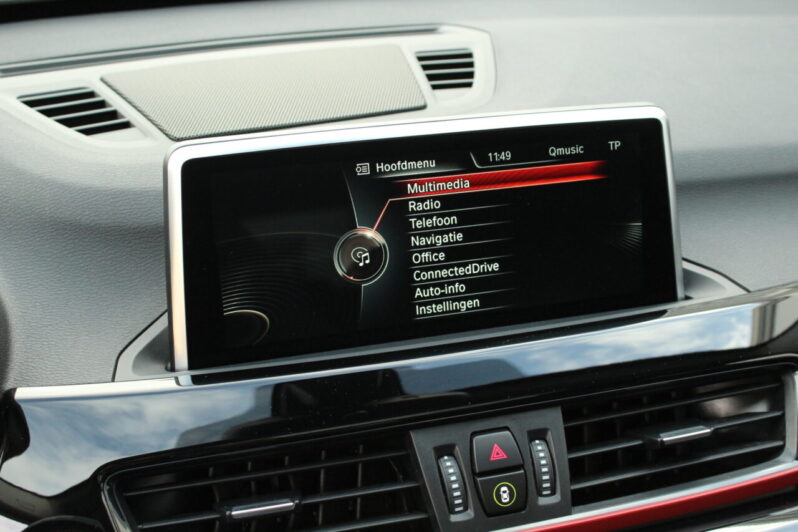 BMW X1 xDrive 20i Sport Line Automaat volledig