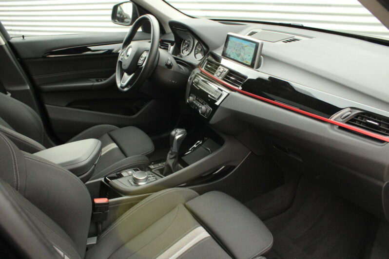 BMW X1 xDrive 20i Sport Line Automaat volledig
