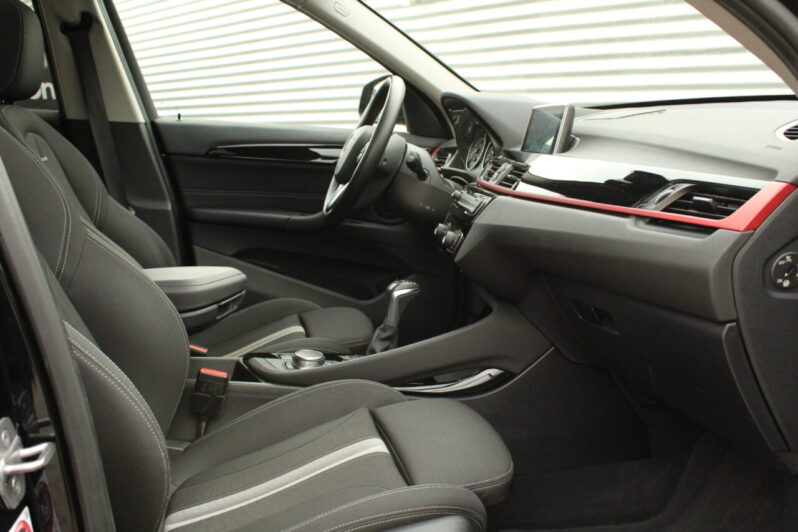 BMW X1 xDrive 20i Sport Line Automaat volledig