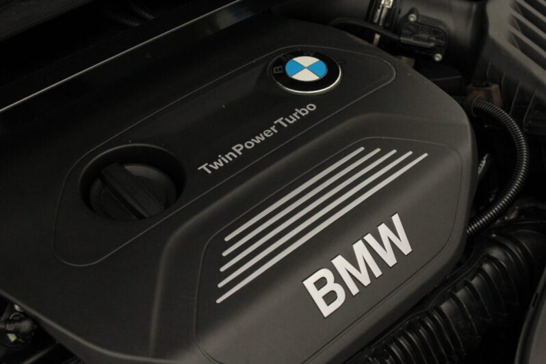 BMW X1 xDrive 20i Sport Line Automaat volledig